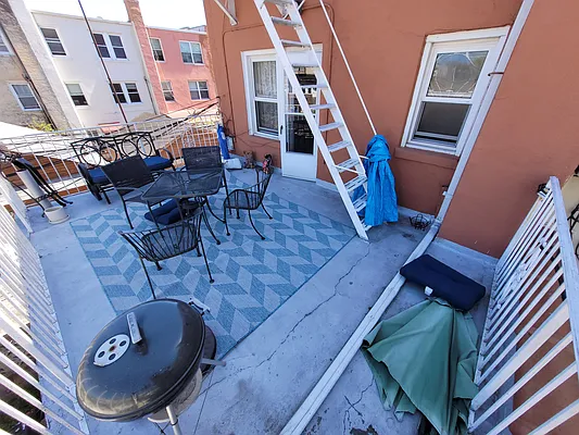 Rented by Halvatzis Realty | media 17