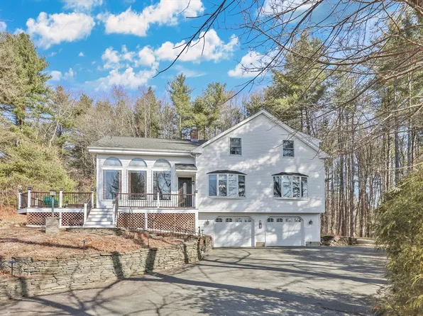 19 Simmons Brook Dr, Westfield, MA 01085