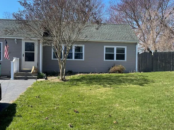 2 Carl St, Ronkonkoma, NY 11779