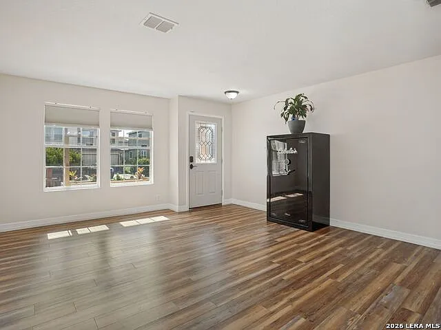 4 bed, 2.5 bath, 2556 sqft, $2,200 — Photo 2
