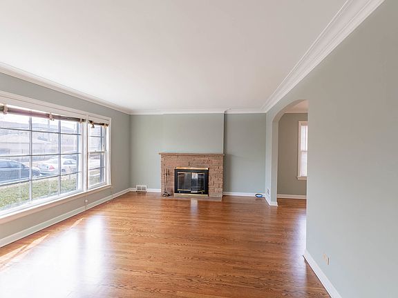 3rd image of 5224 N Washtenaw Ave
