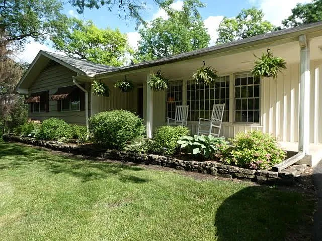 22W761 Mulberry Ln photo 1