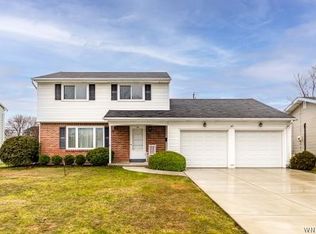 62 Tomcyn Dr, Williamsville, NY 14221