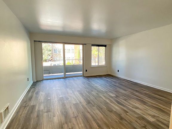5th image of 4214 11th Ave NE #211