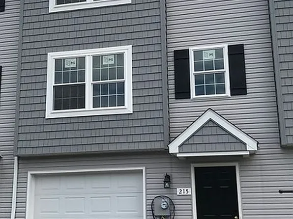 215 Kentwell Dr, York, PA 17406