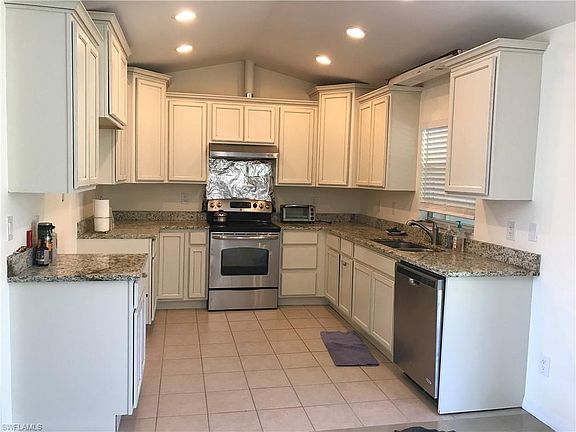 3rd image of 1147 SW 25th St