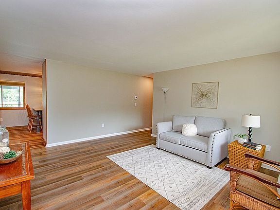 3rd image of 2113 Southlea Dr