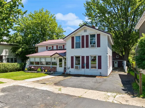 40 Waterloo St, Clyde, NY 14433