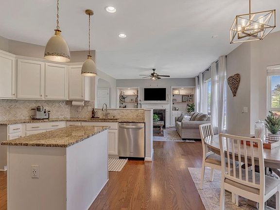 4th image of 8937 Macauley Ln
