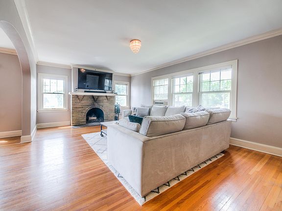 5th image of 2116 Saint Clair Ave Floor 2