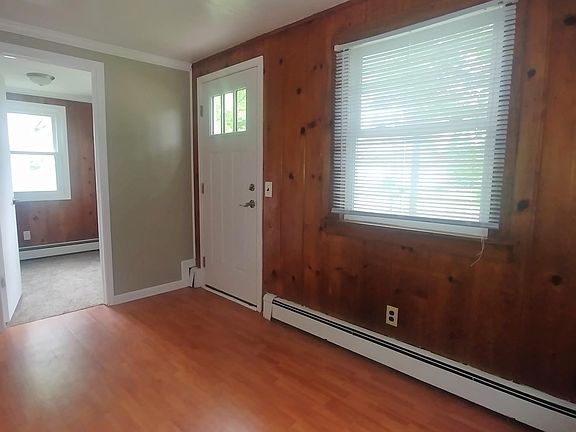 2nd image of 2047 Delhi St NE