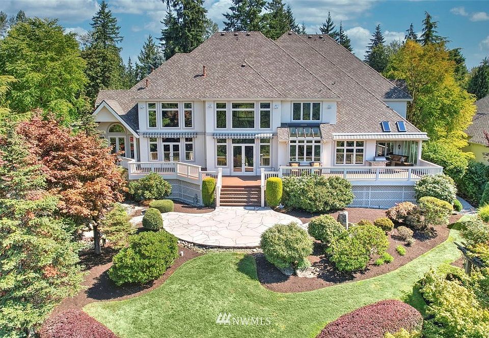 Exquisite craftsmanship, gorgeous architectural design and impressive spaces will make your holiday entertaining memorable every time!