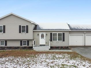 17 Samson Dr, Saint Albans, VT 05478