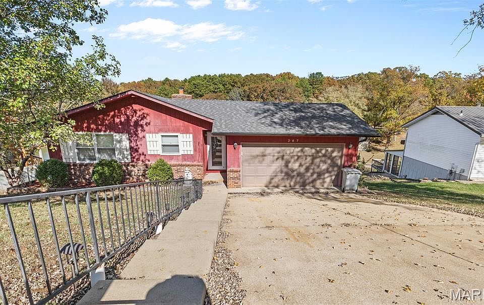 1st image of 207 Normandie Dr