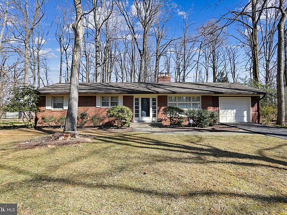 3rd image of 18805 Woodway Dr