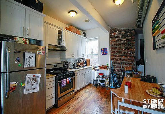 3rd image of 907 Jefferson Ave #3L