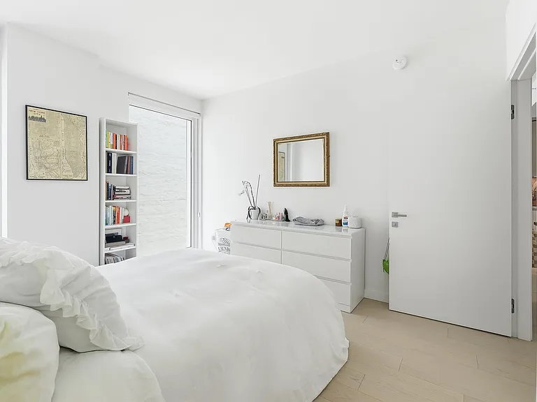 144 1st St #5H — Photo 10
