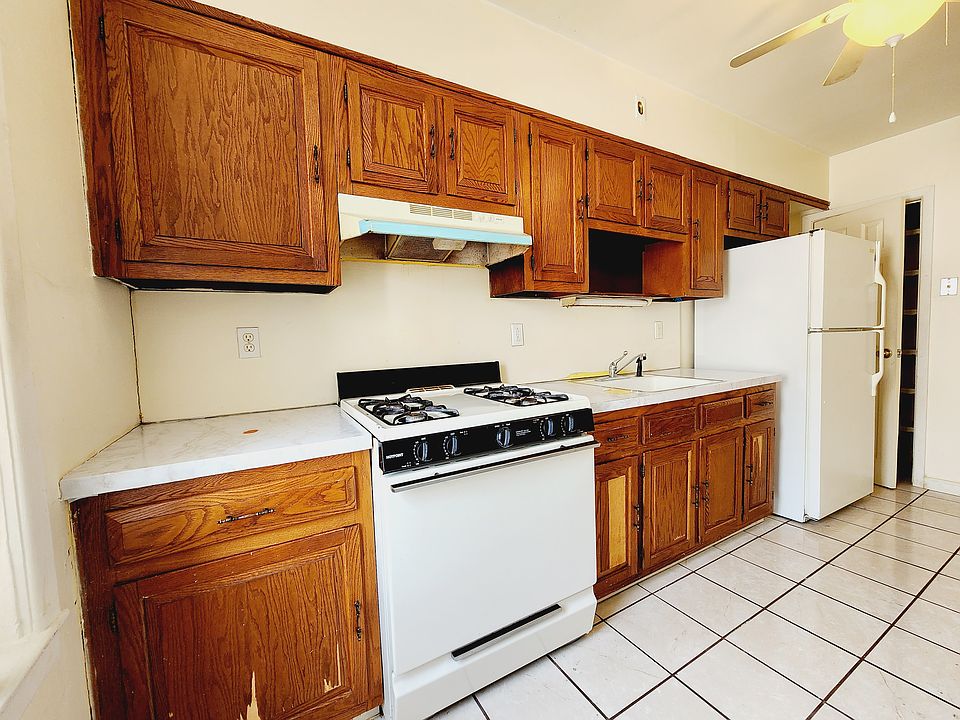 1st image of 10 E 36th St #1