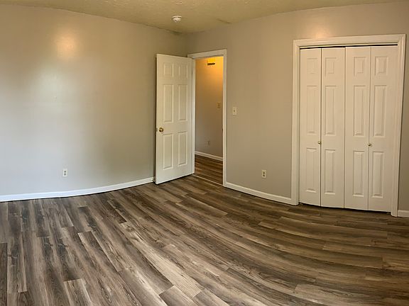 3rd image of 840 Cayton St
