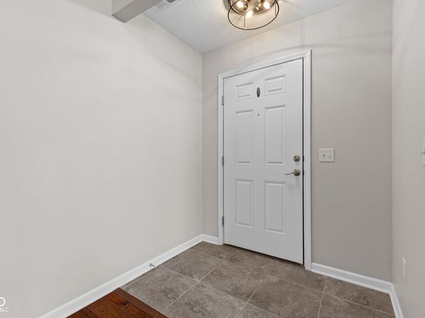 1098 Extraordinary Trl, Greenfield, IN 46140