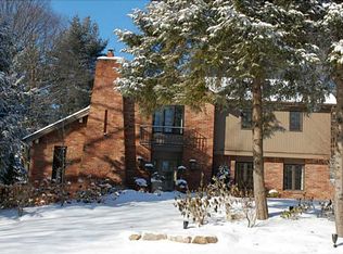 2172 Truxton Dr, Pittsburgh, PA 15241