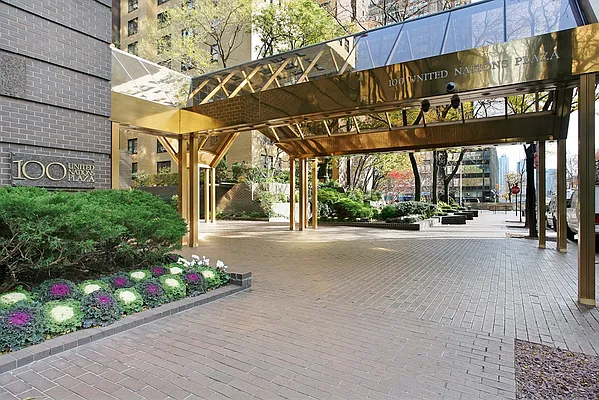 Sold by Corcoran | media 24