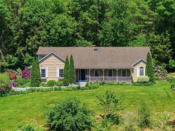 493 Hubbardston Rd, Barre, MA 01005