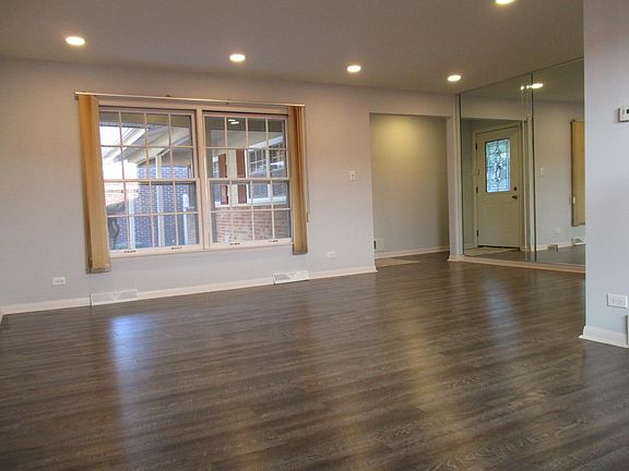 2nd image of 4146 Applewood Ln