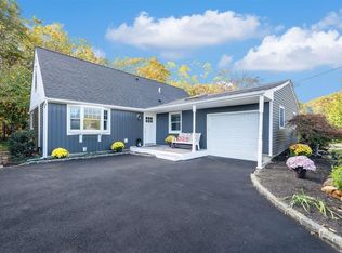 228 Stuyvesant Dr, Selden, NY 11784