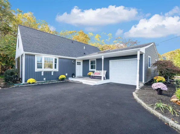 228 Stuyvesant Drive, Selden, NY 11784