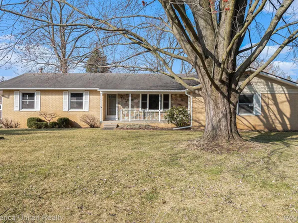 2550 S Hacker Rd, Brighton, MI 48114