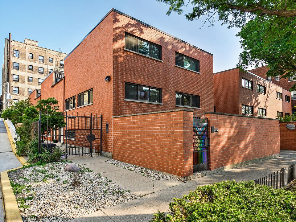1st image of 725 W Waveland Ave APT B