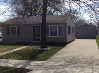 907 17th St NE, Mason City, IA 50401