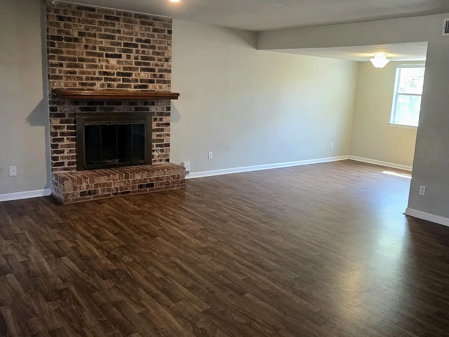 4 bed, 2.5 bath, 1900 sqft, $2,295 — Photo 3