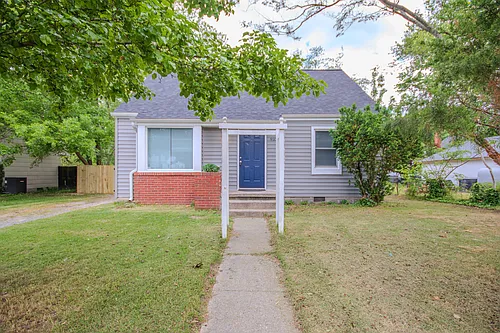 910 Roger St Photo 1