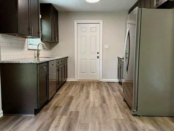 3rd image of 1413 Cave Mill Rd