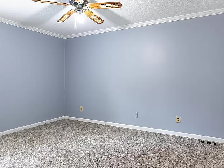 725 E Cardinal Dr — Photo 21