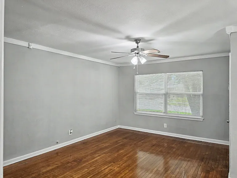 1223 Shawnee St — Photo 5