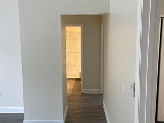 5th image of 402R Manitoba Way