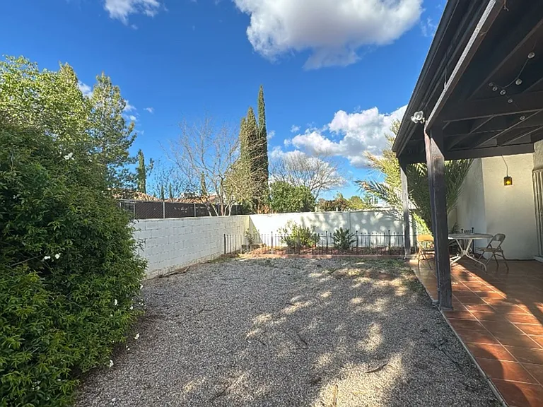 1041 Carmelita Dr — Photo 22