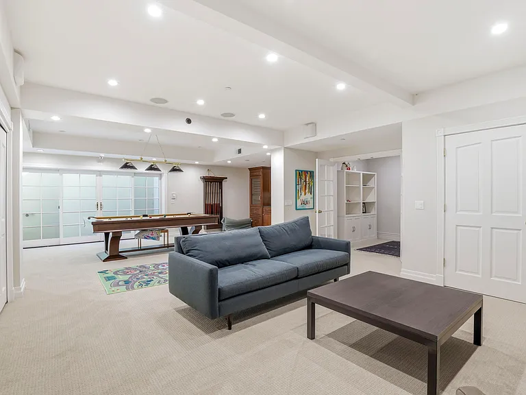 300 Sunkist Ln — Photo 37