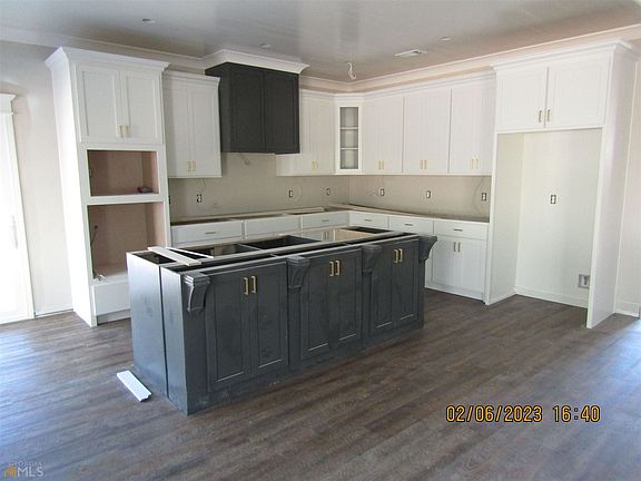 3rd image of 305 Hawks Ct