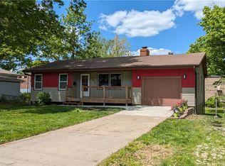 606 SE 3rd Ter, Lees Summit, MO 64063