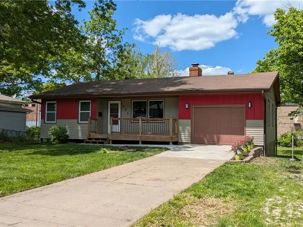 606 SE 3rd Ter, Lees Summit, MO 64063