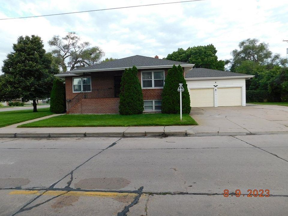 1st image of 1121 E B Street