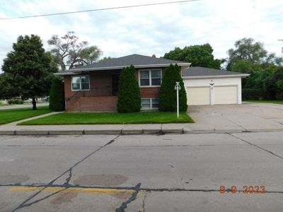 1121 E B Street, North Platte, NE, 69101