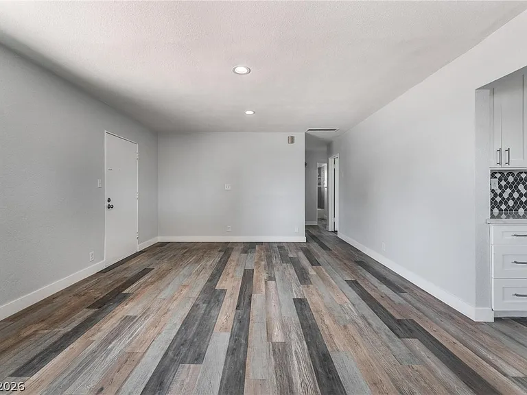 1921 Franklin Ave — Photo 5