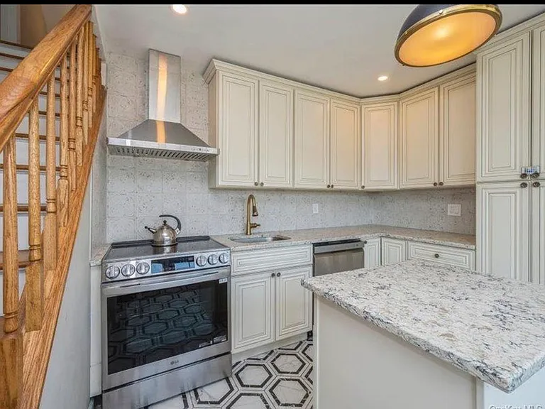 8 Crabtree Ln — Photo 3