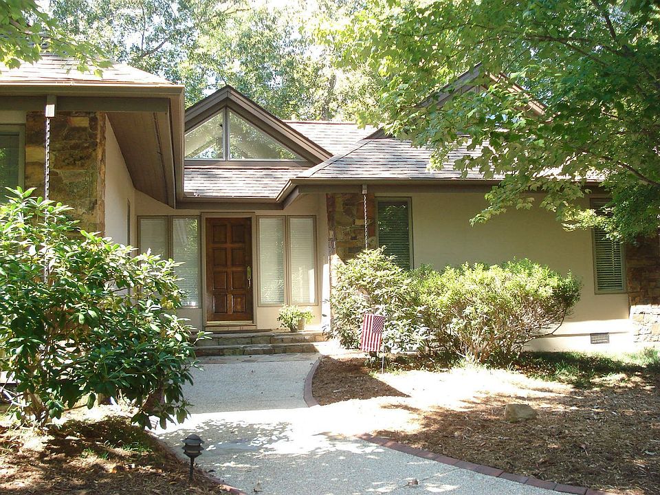 Modern home on LEVEL, golf course lot