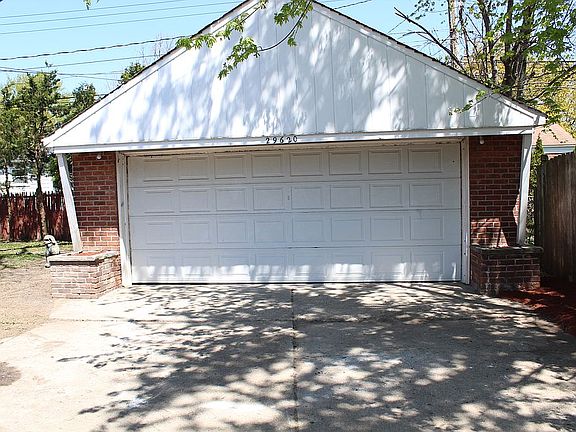 5th image of 29620 Hathaway St